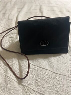 Black Vegan Kraft Paper Crossbody Bag Texon Vogue Sustainable